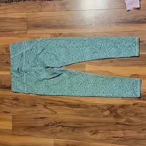 Under Armour Green capri athletic pants S